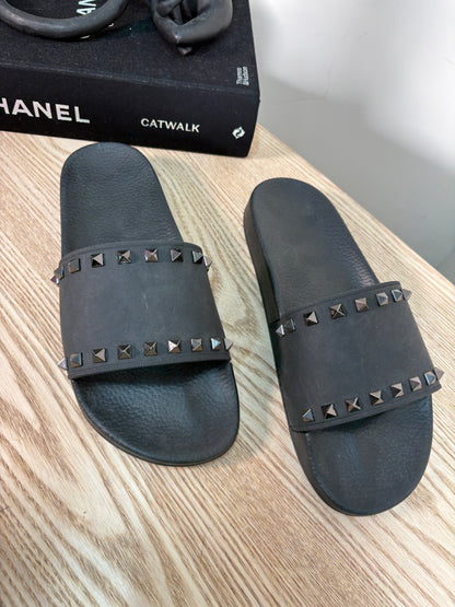 Valentino Mens Black Rockstud Sliders – EU 42 / UK 8
