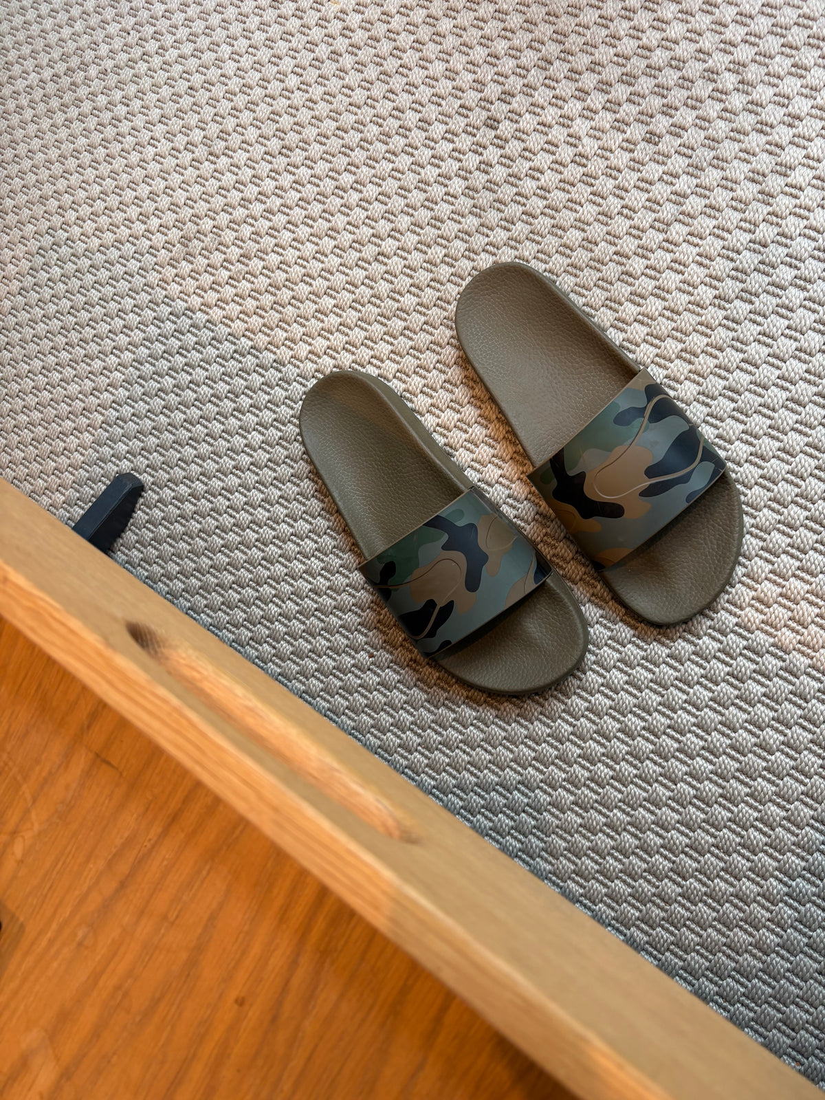 Valentino Khaki Green Camouflage-Print Rubber Slider Sandals – EU 43/UK9