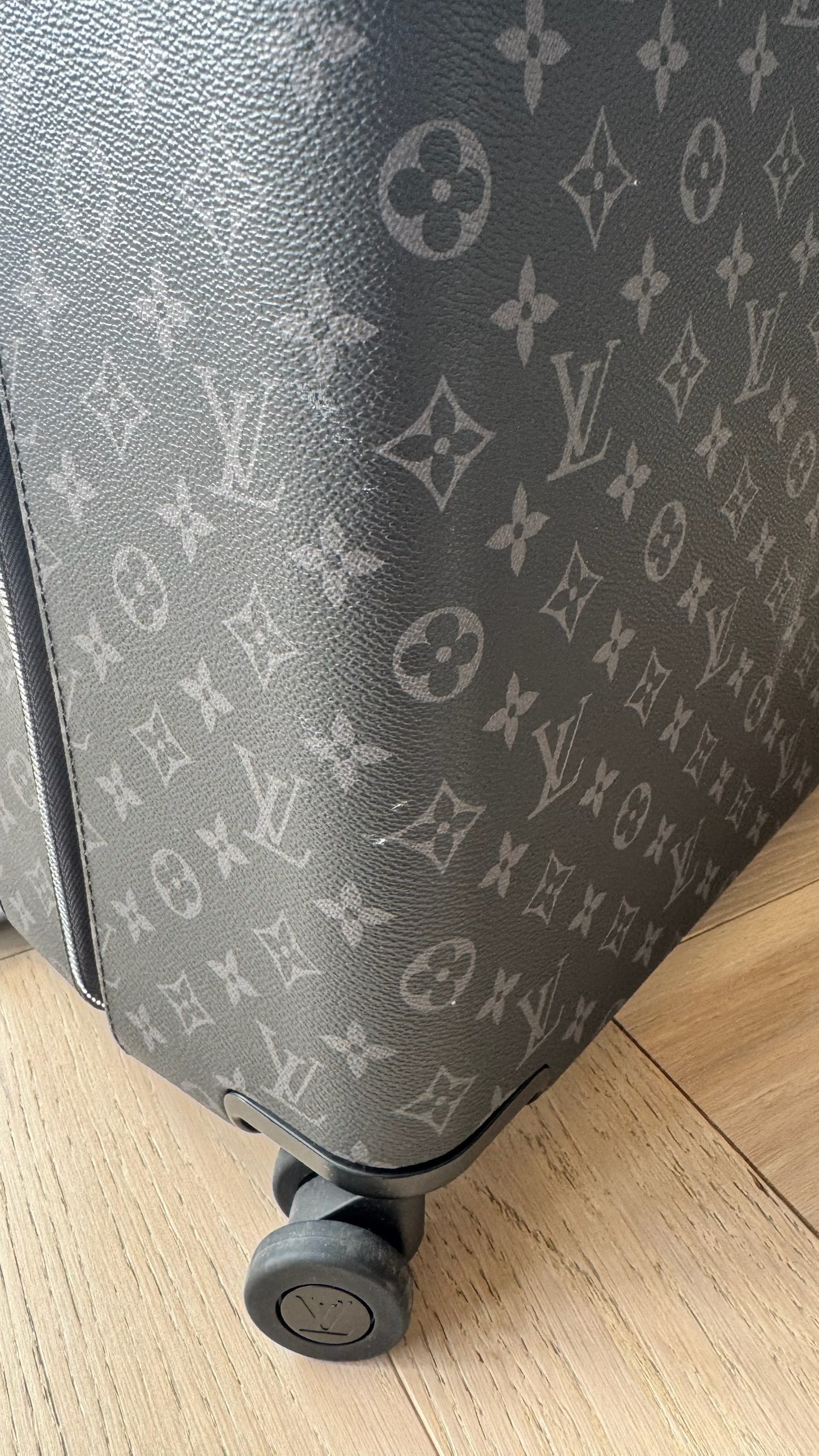 Louis Vuitton Horizon 70 suitcase