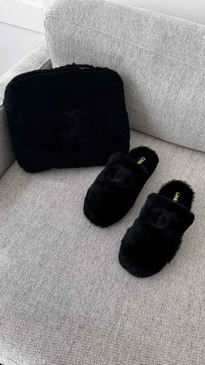 Chanel Black shearling flat mules with pouch - UK 8, EU 42