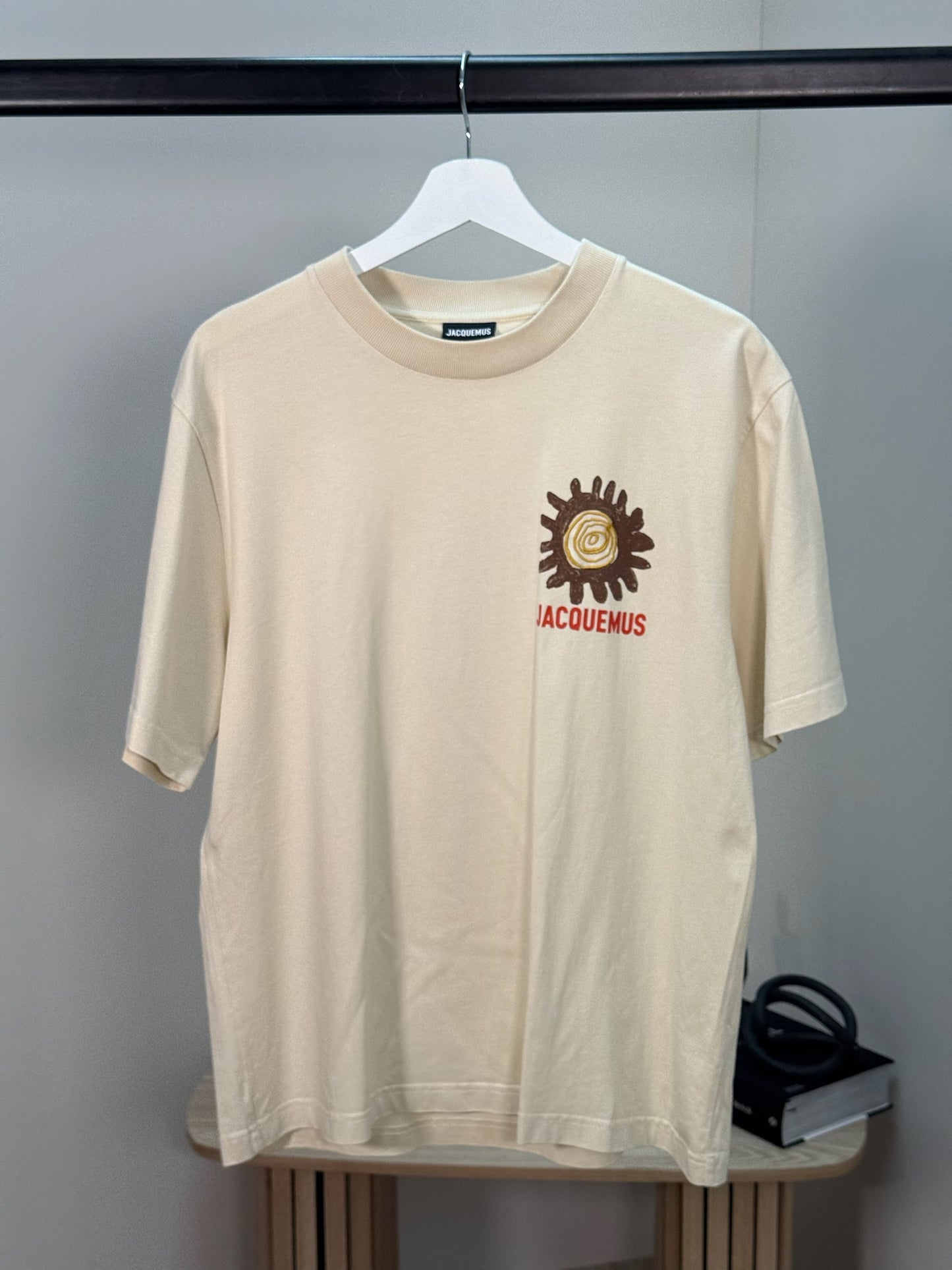 Jacqumus Men's Le Soleil Logo T-shirt In Neutrals - Large