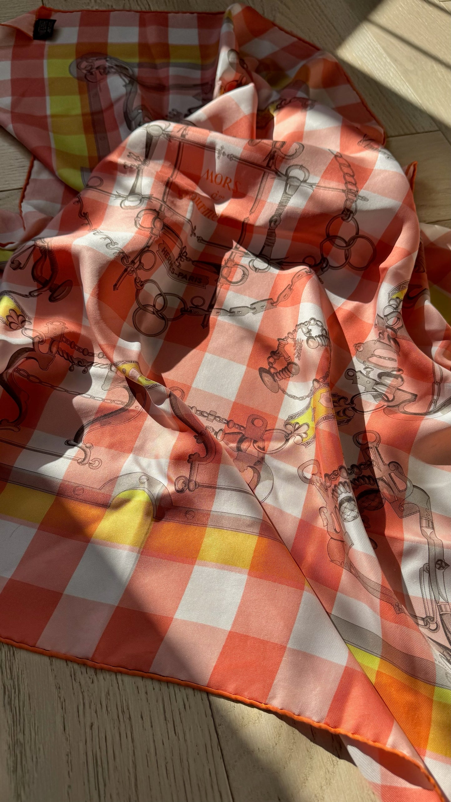 Hermès Mors Et Gourmettes Orange Checked Chain Silk Twill Scarf – 90 x 90 cm