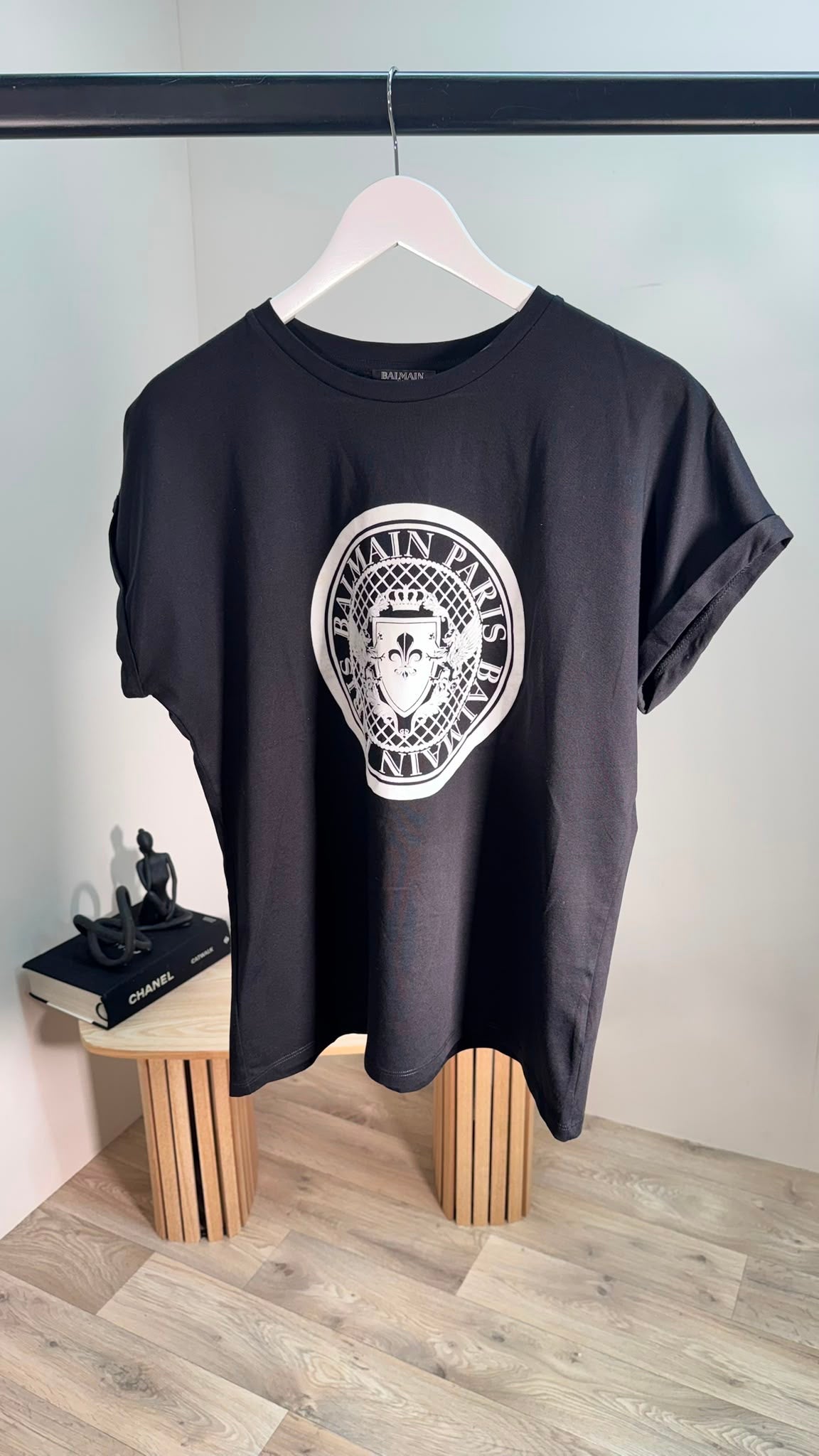 Balmain Black White Shield Logo T-Shirt – IT 38