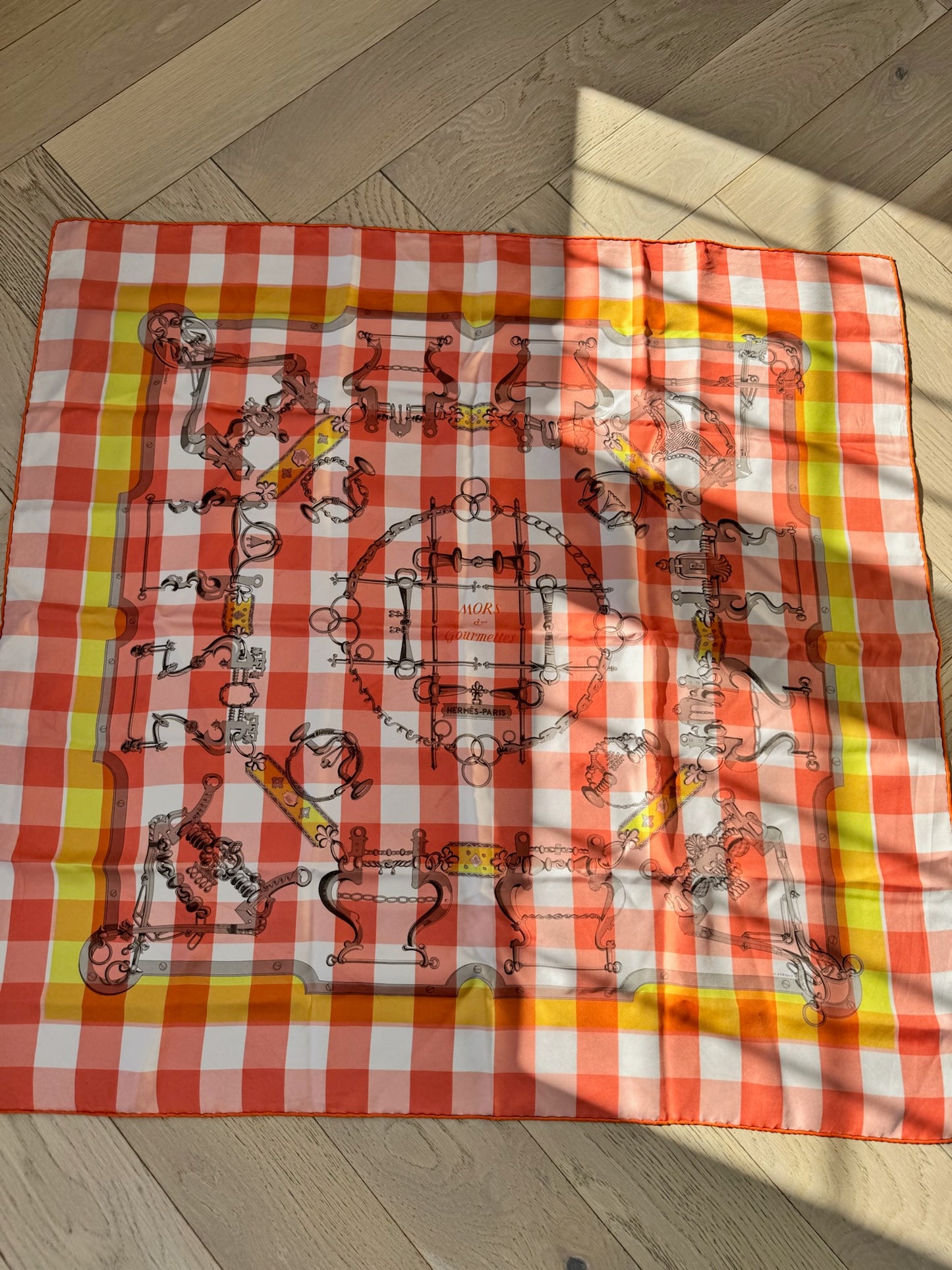 Hermès Mors Et Gourmettes Orange Checked Chain Silk Twill Scarf – 90 x 90 cm