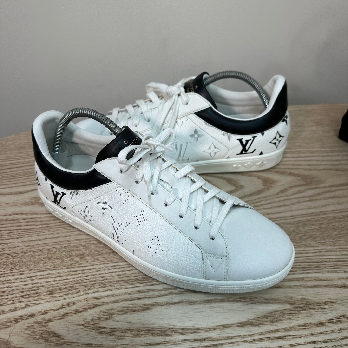 Louis Vuitton White Black Monogram Eclipse Trainers – UK 7.5