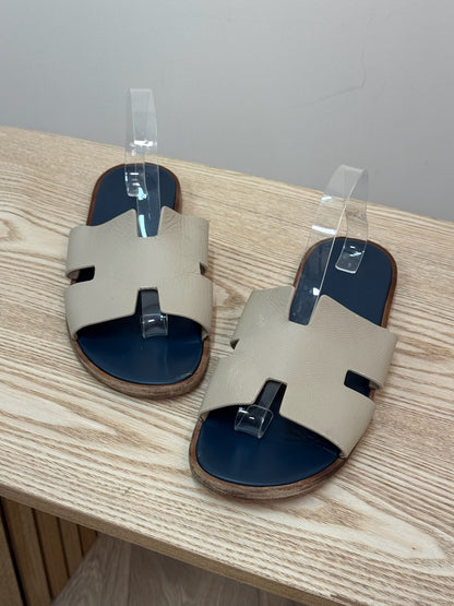 Hermès Nude & Navy Oran Leather Slider EU44/UK10