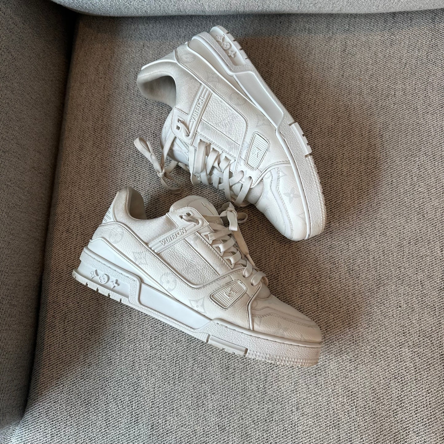 Louis Vuitton White Monogram LV Trainer – UK 7.5