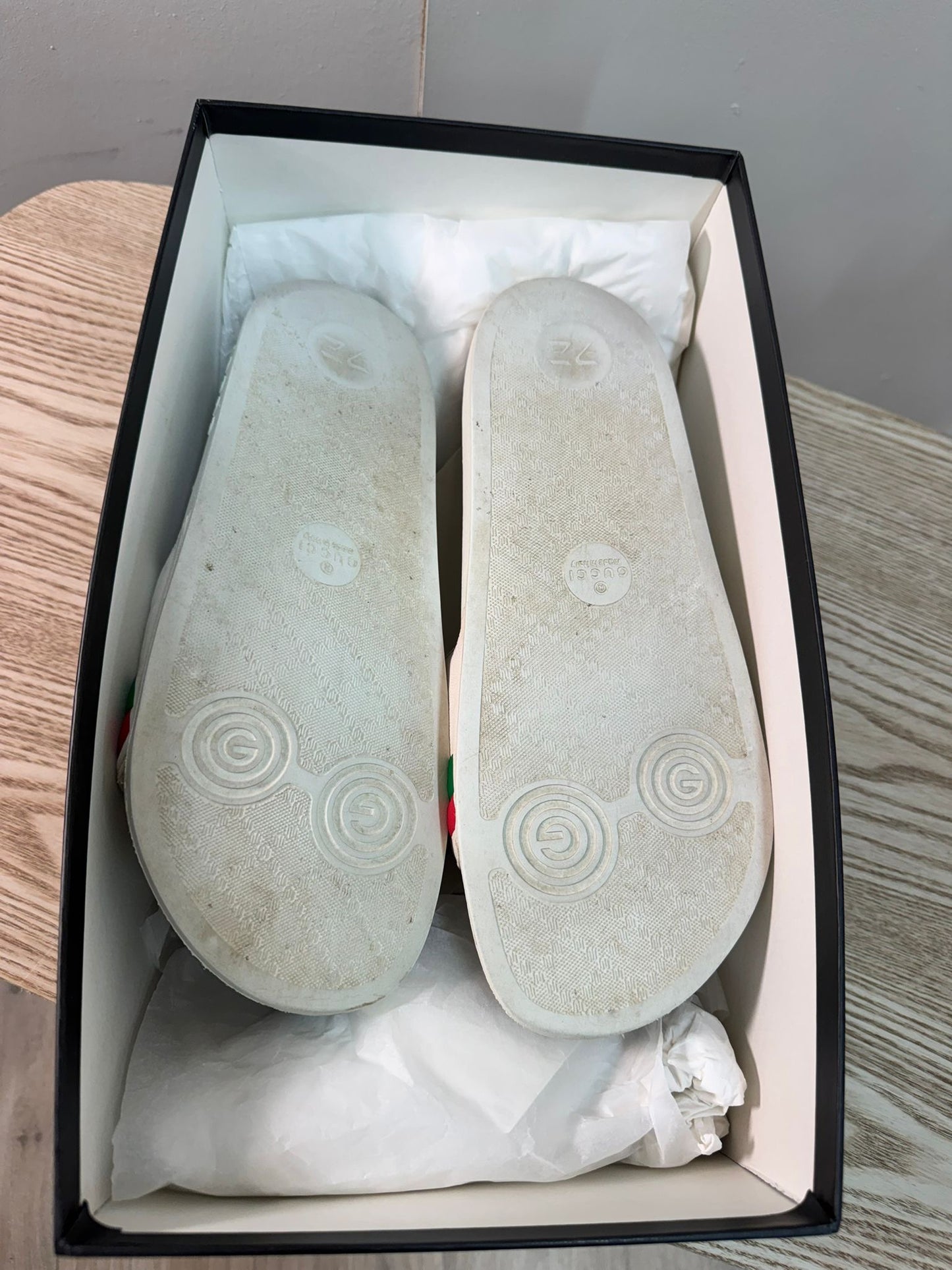 Gucci White Gucci Rubber Slider – UK 8