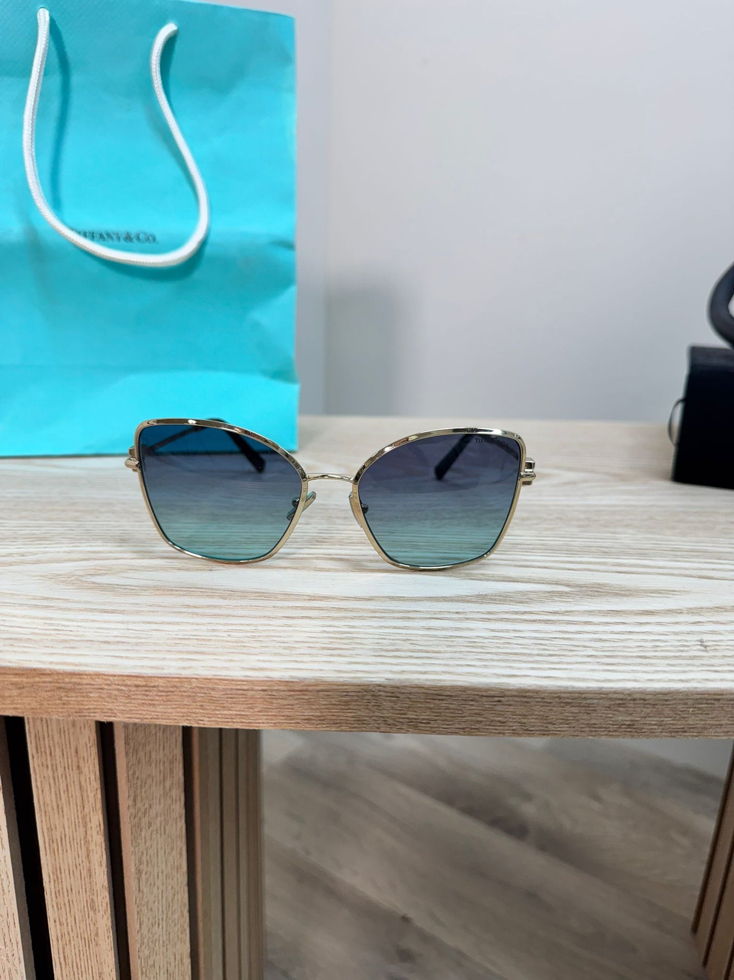 Tiffany & Co Pale Gold Metal With Grey Gradient Butterfly Lenses T Logo Sunglasses – 58mm Lens