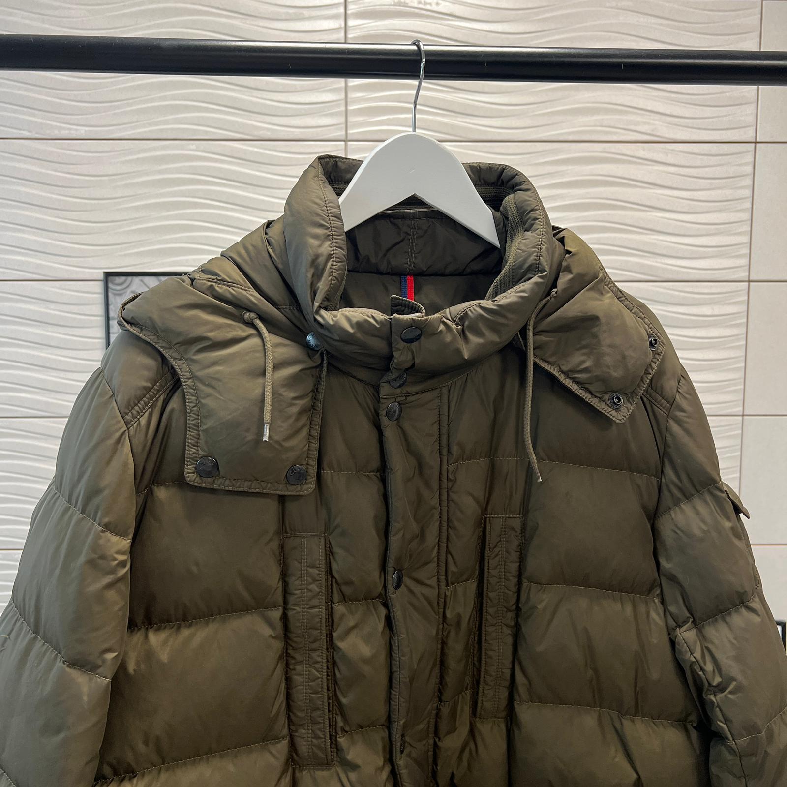 8CA3C038-AD01-445C-84FF- 