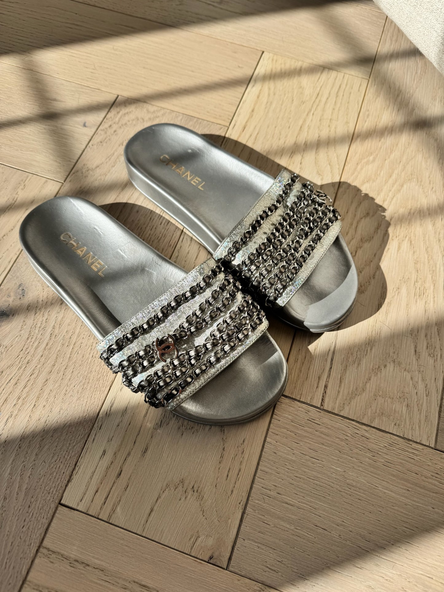 Chanel Silver CC Chainlink Flat Slide Sandals – EU 39 / UK 6