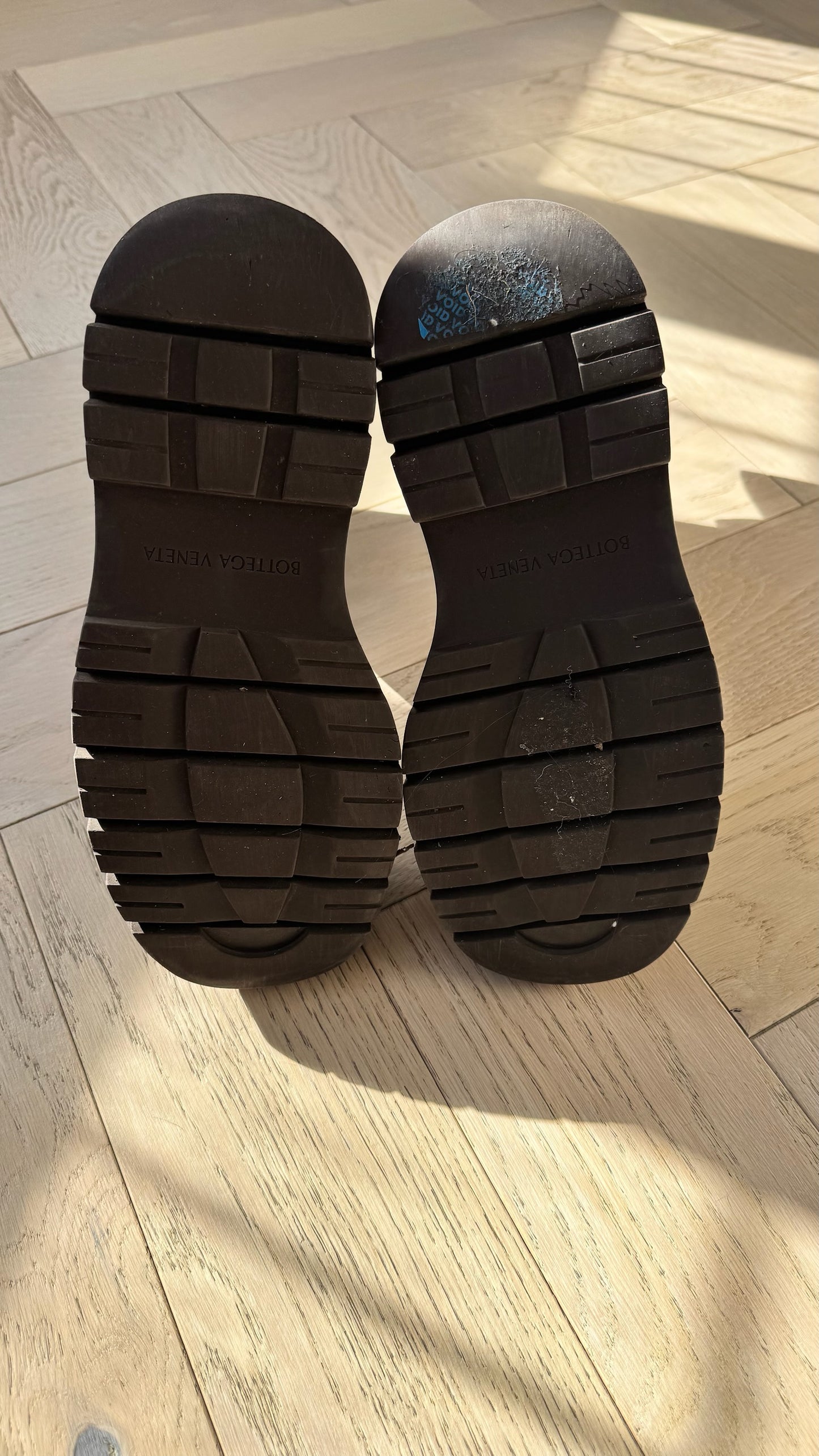 Bottega Veneta Black Tire Chelsea Boots – EU 39/Uk6