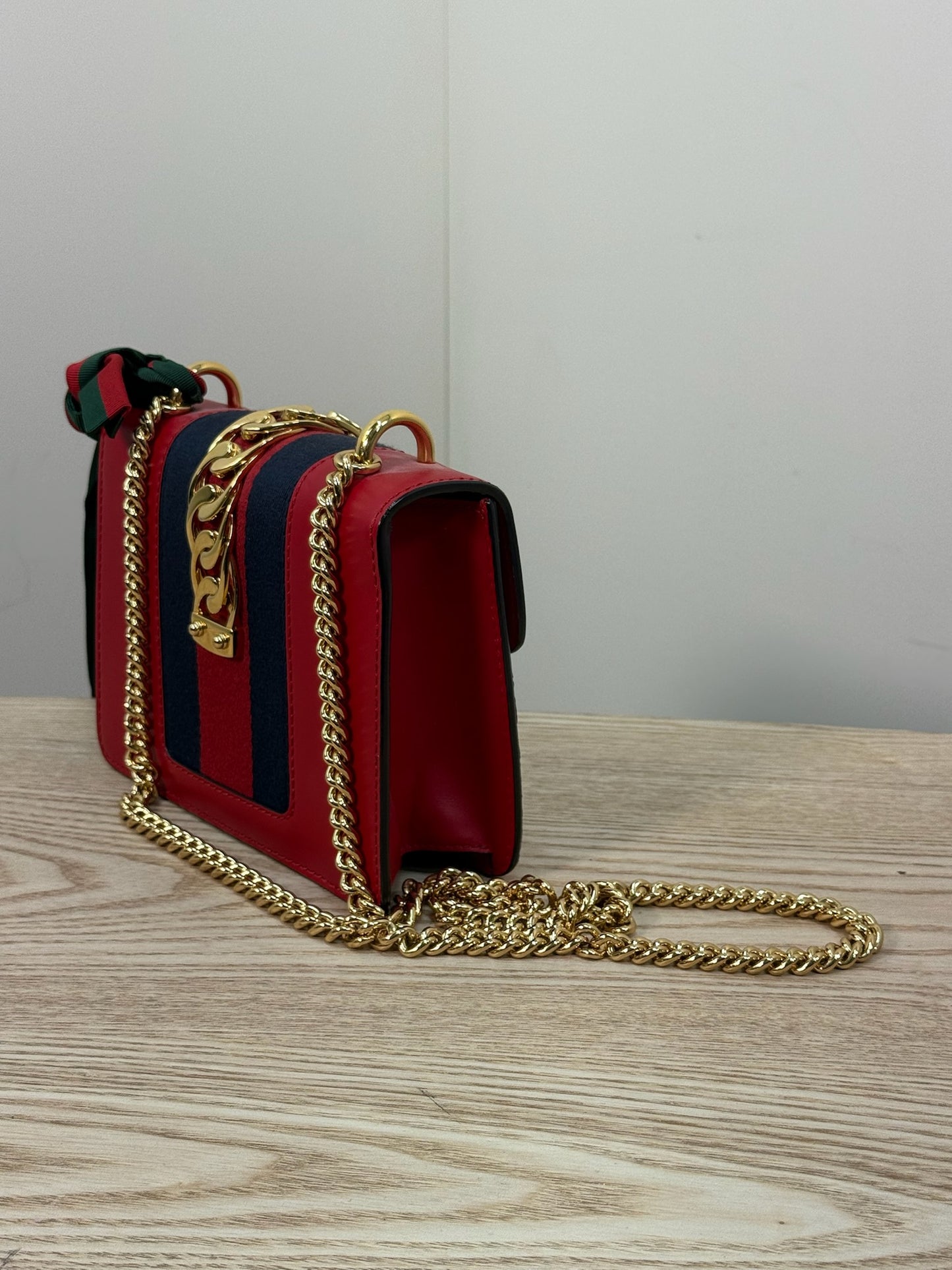 Gucci Red Sylvie Chain Crossbody Leather Handbag - One Size