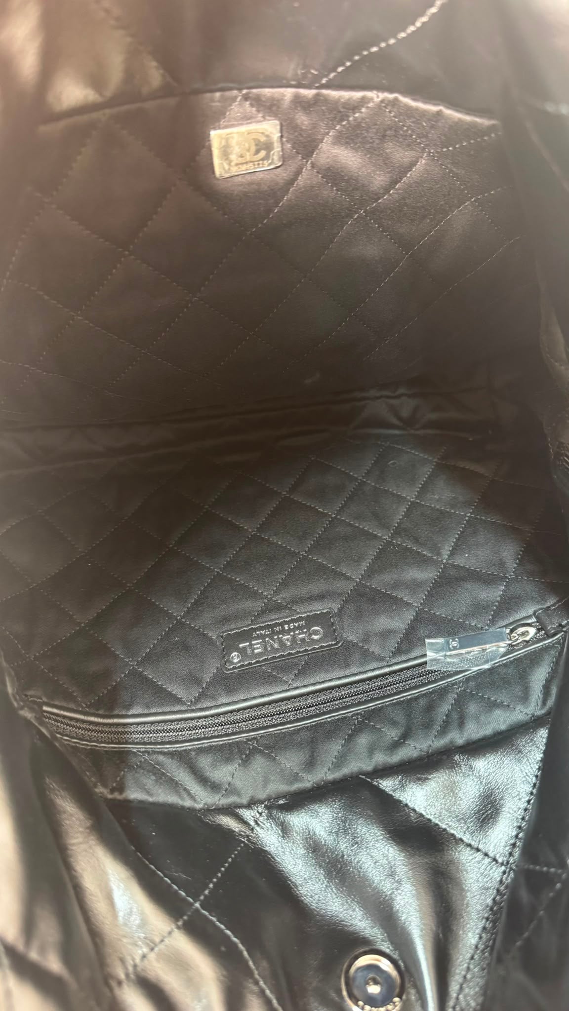 Chanel 22 Tote Quilted Diamond Stitched Hobo Bag with Brushed Silver Hardware. As New