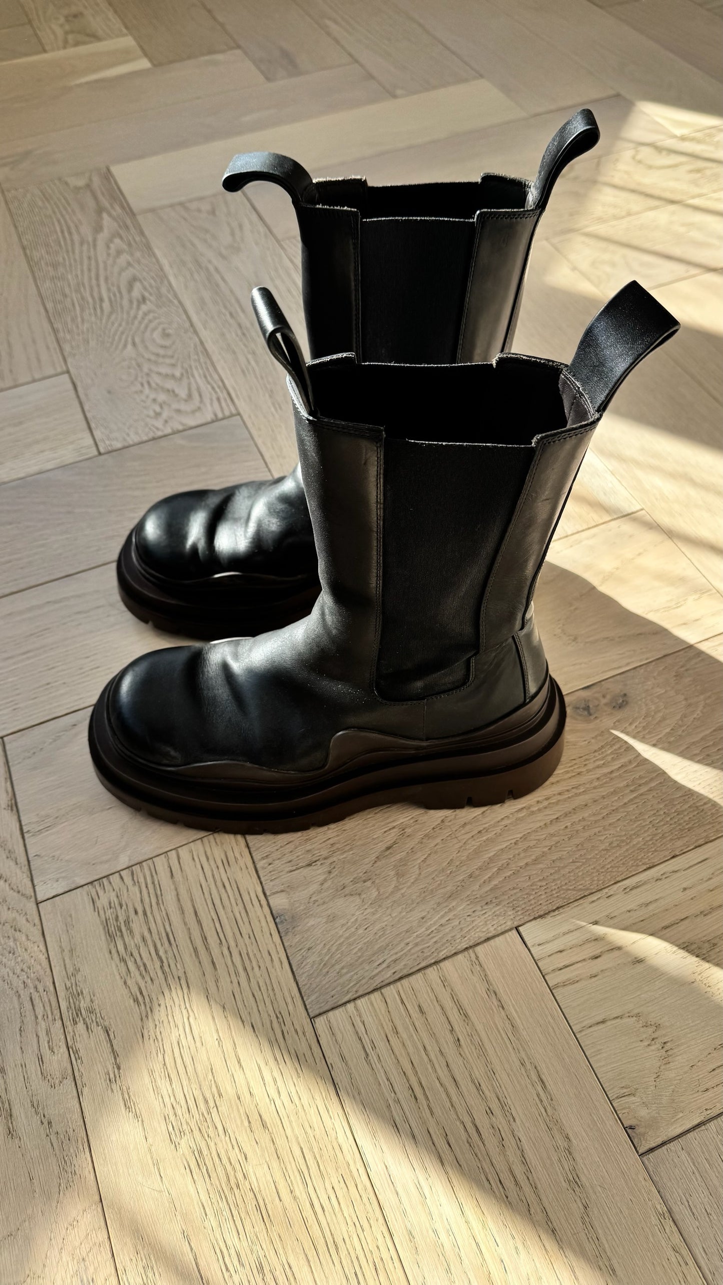 Bottega Veneta Black Tire Chelsea Boots – EU 39/Uk6