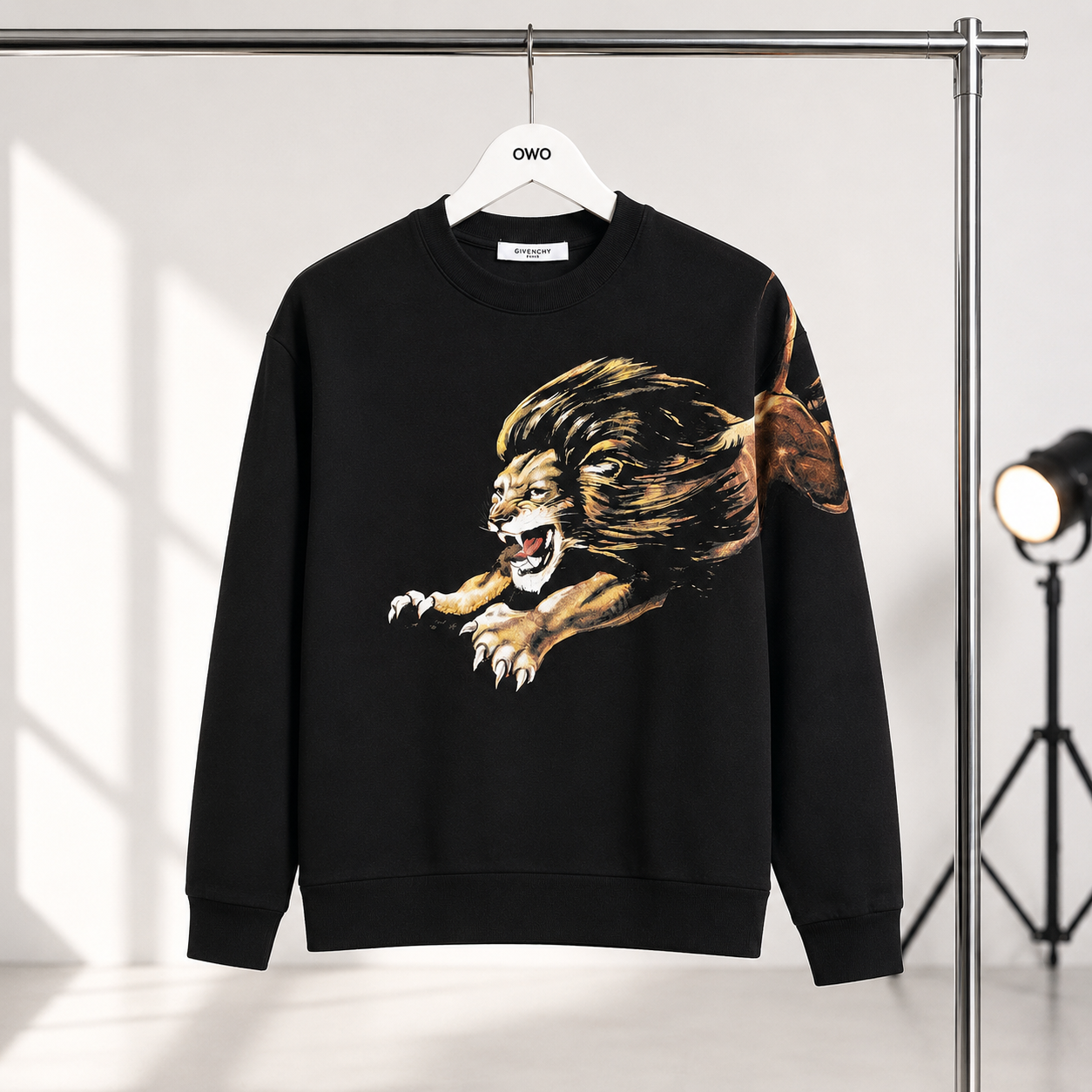 Givenchy Black Lion Print Sweatshirt - XL