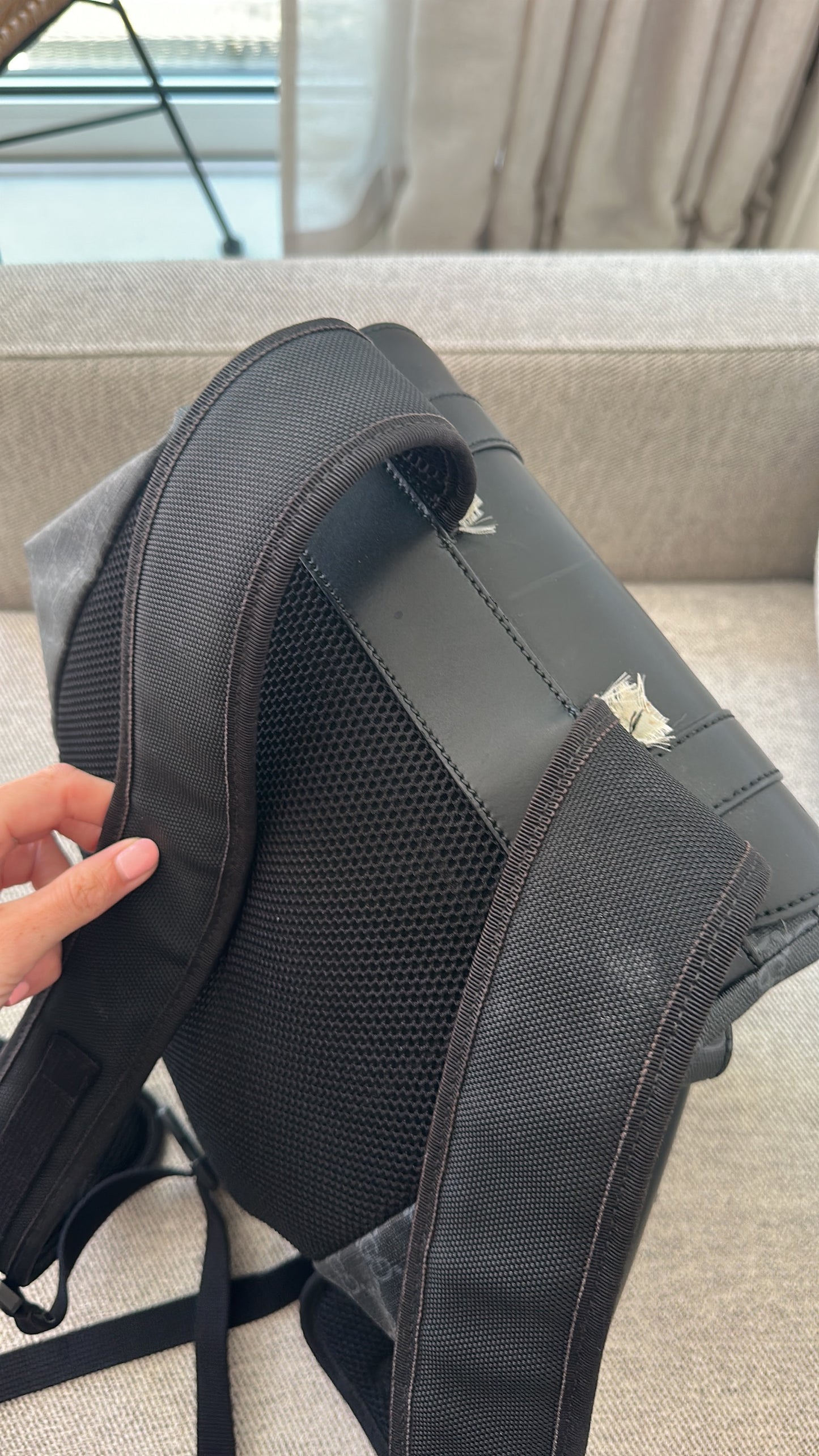 Gucci Black GG Supreme Backpack – W35 x H46 x D12 cm
