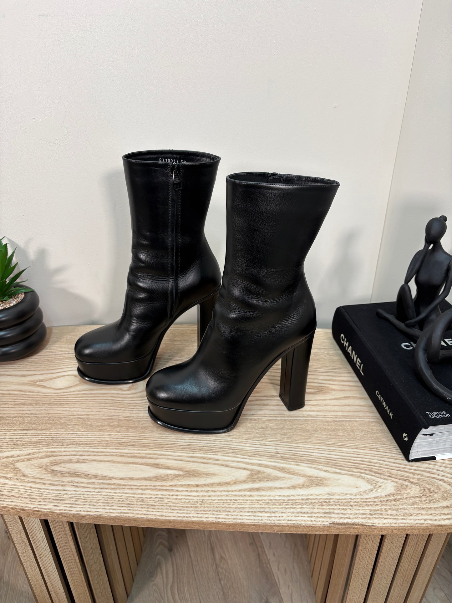 Alexander Mcqueen Black Platform Chunky Boot - 39/UK6