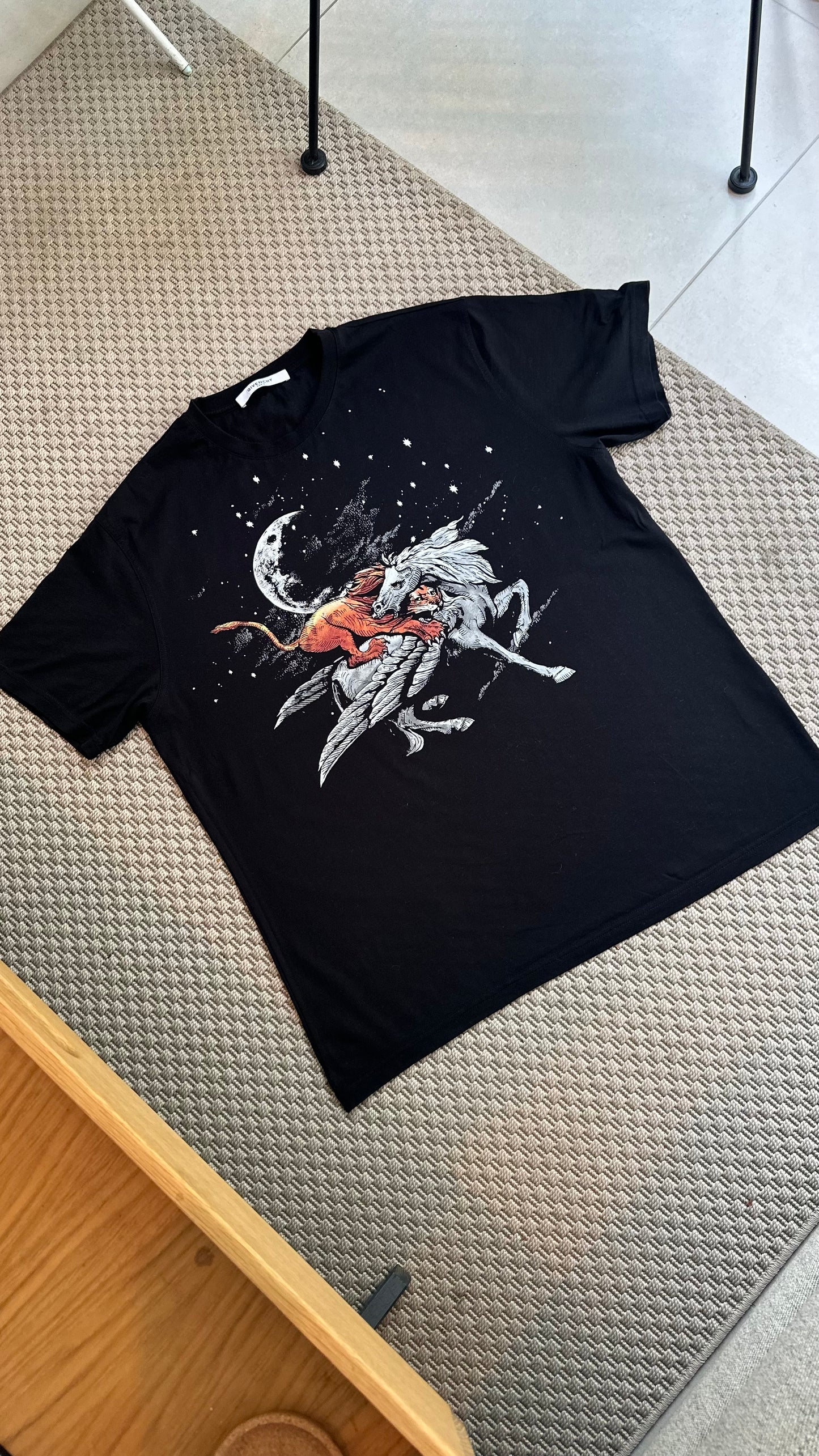 Givenchy Men's black studio home podium logo T-shirt - XL