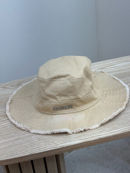Jacquemus Beige Logo Bucket Hat - 60/L