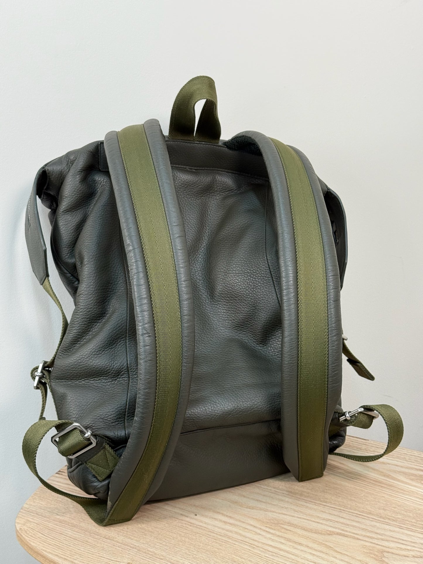 Bottega Veneta Army Green Deer Leather Backpack - 35 x 44 x 15 cm