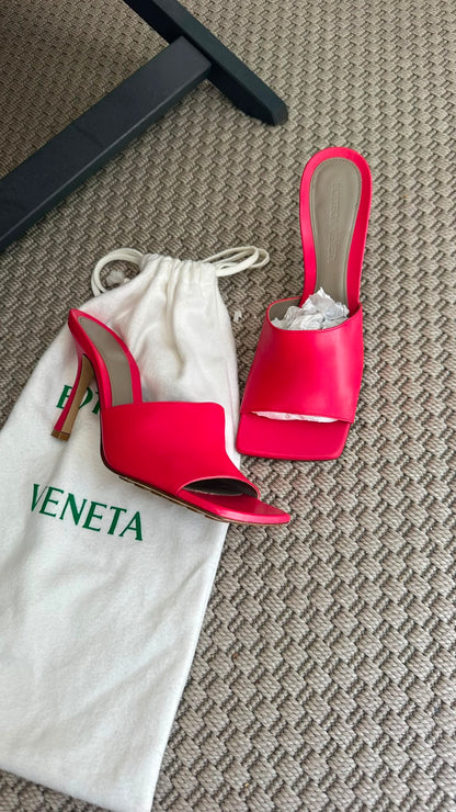 Bottega Veneta Red Square Toe Heels – EU 37 / UK 4