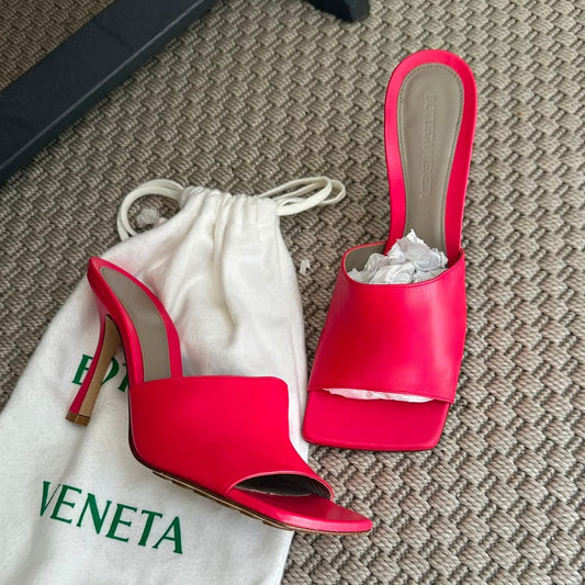 Bottega Veneta Red Square Toe Heels – EU 37 / UK 4