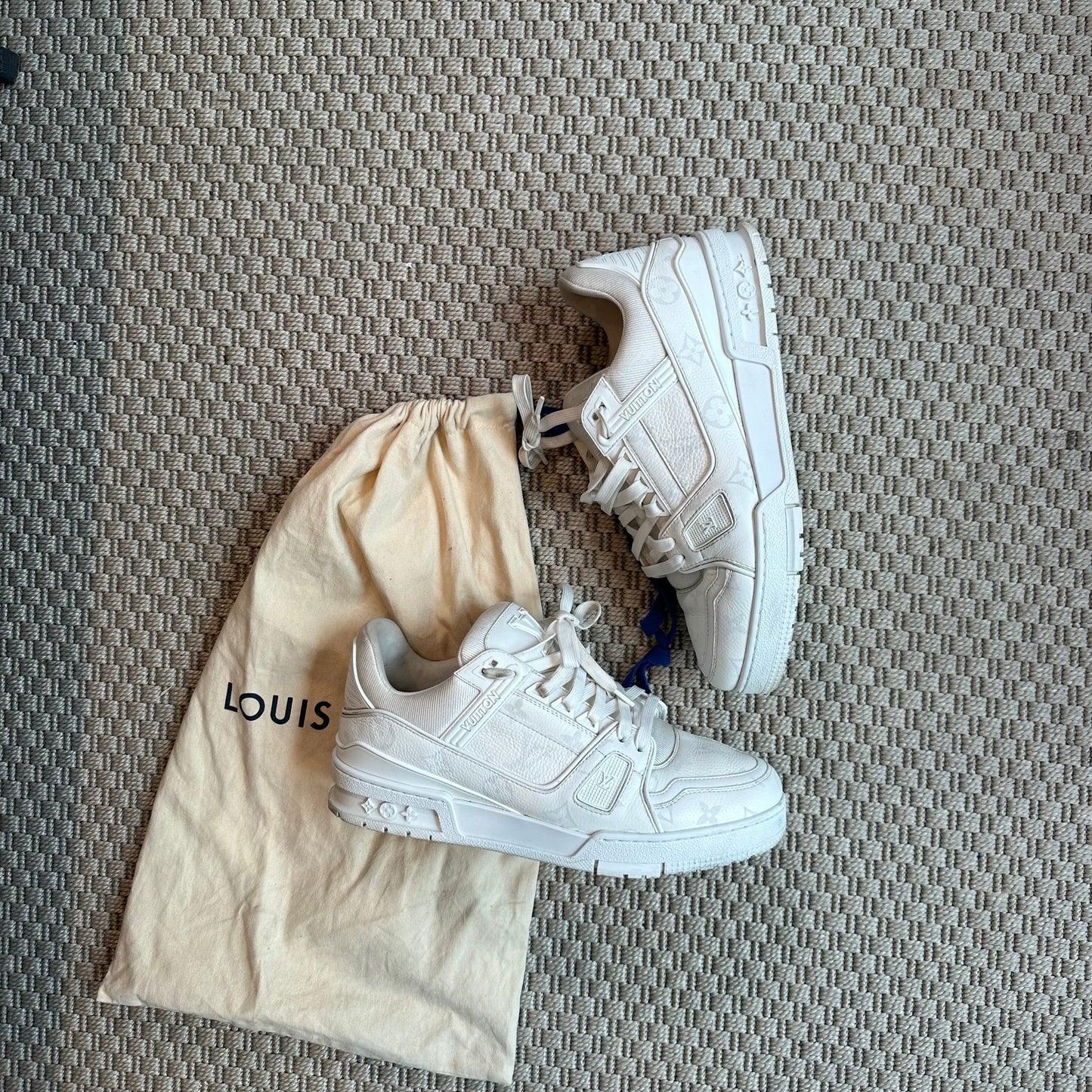 Louis Vuitton White Monogram LV Trainer – UK 7.5