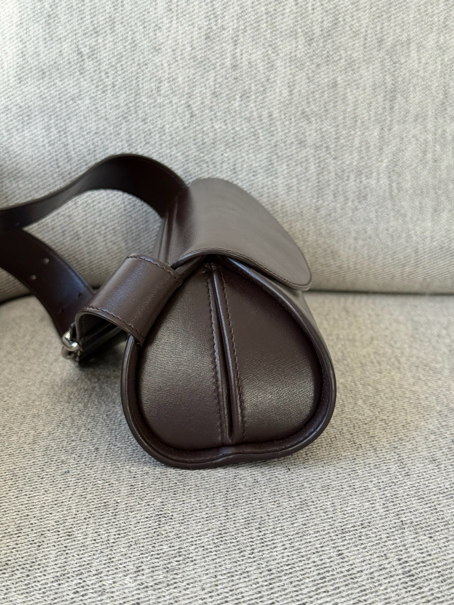 Jil Sanders Cannolo Leather Shoulder bag in Chocolate