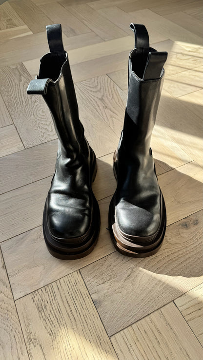 Bottega Veneta Black Tire Chelsea Boots – EU 39/Uk6
