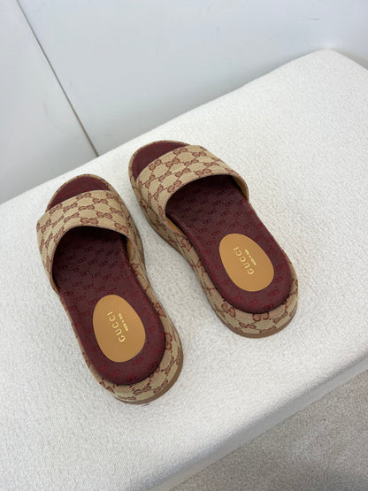 Gucci Platform camel and ebony maxi GG canvas Slide Sandal (Eu 35.5/ UK 2.5) Fits 3