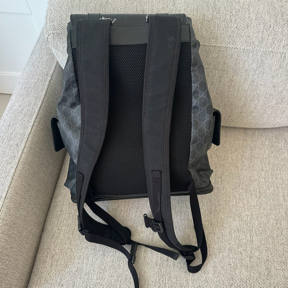 Gucci Black GG Supreme Backpack – W35 x H46 x D12 cm