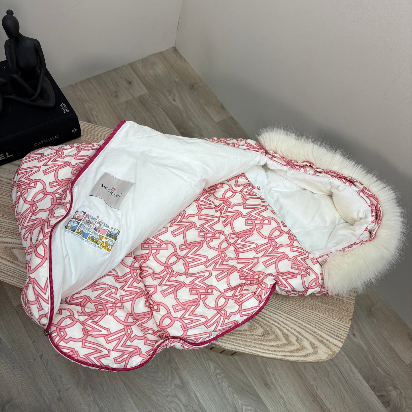Kids Moncler Pram Snug Cream/Pink Fur Trim – One Size