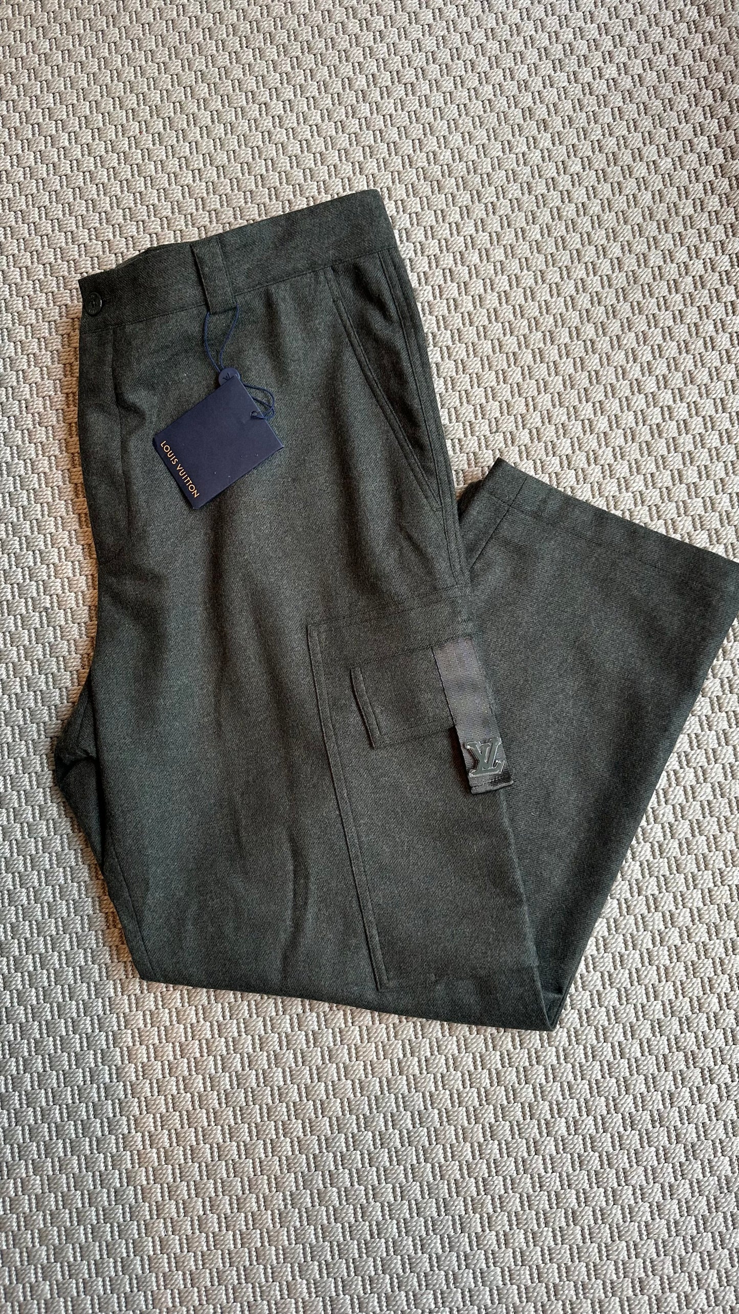 Louis Vuitton Grey Tailored Wool Cargo Trousers , brand new – IT 56