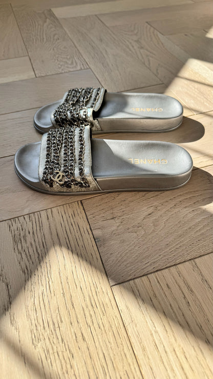 Chanel Silver CC Chainlink Flat Slide Sandals – EU 39 / UK 6