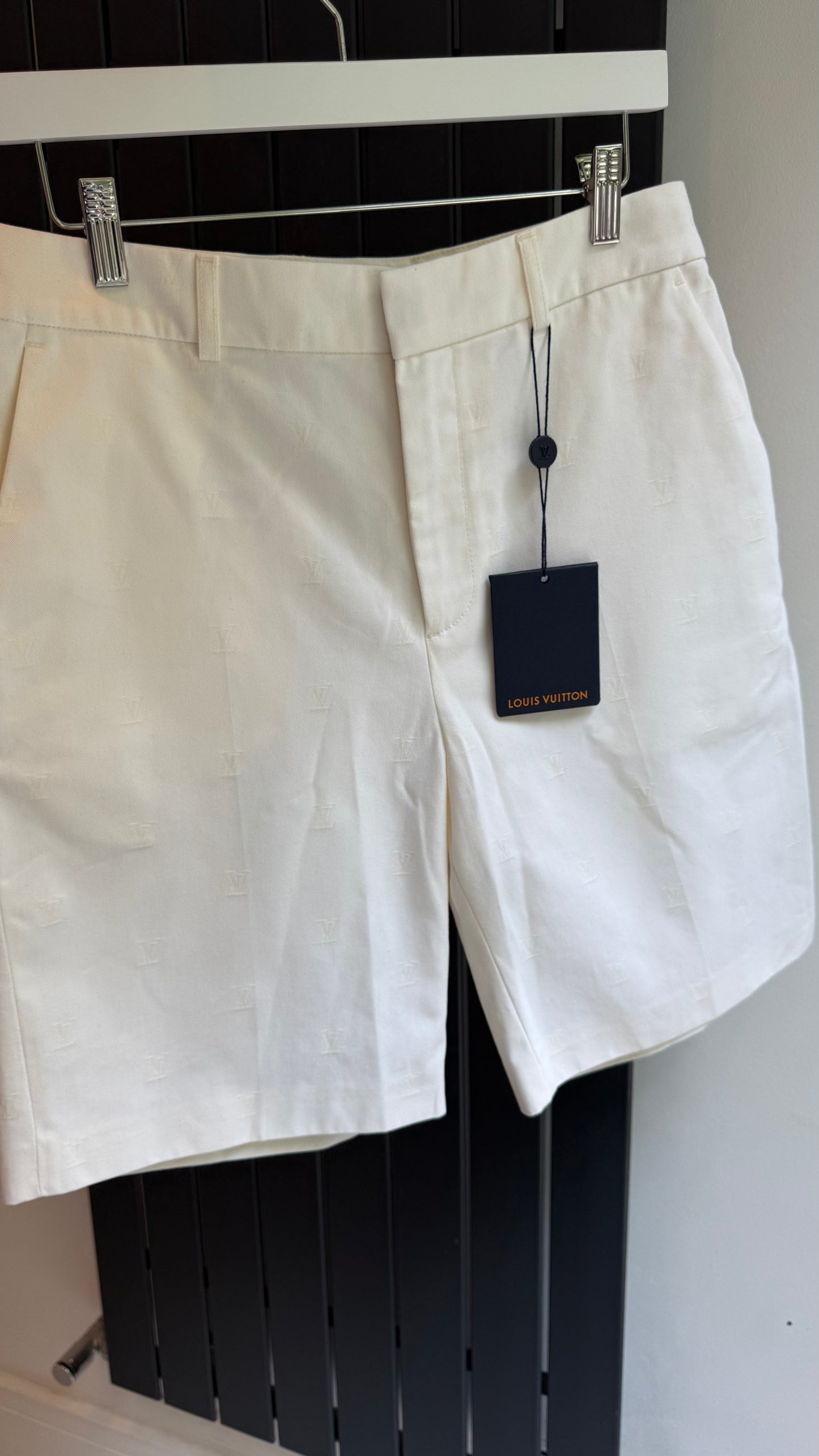 Louis Vuitton White LV Multi Logo Chino Shorts New in Tags - 46 UK XS