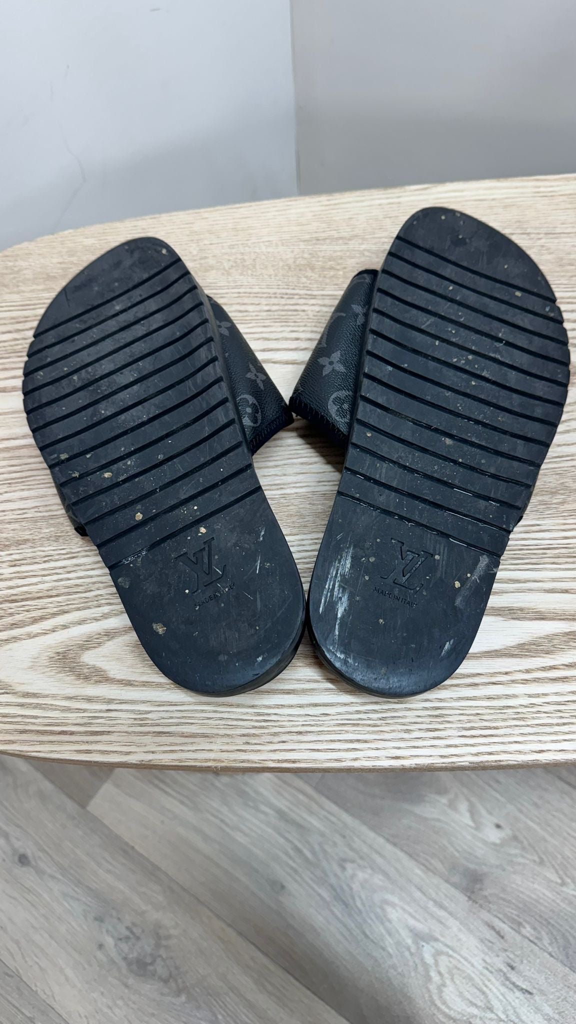 Louis Vuitton Black Monogram Slider – UK 9