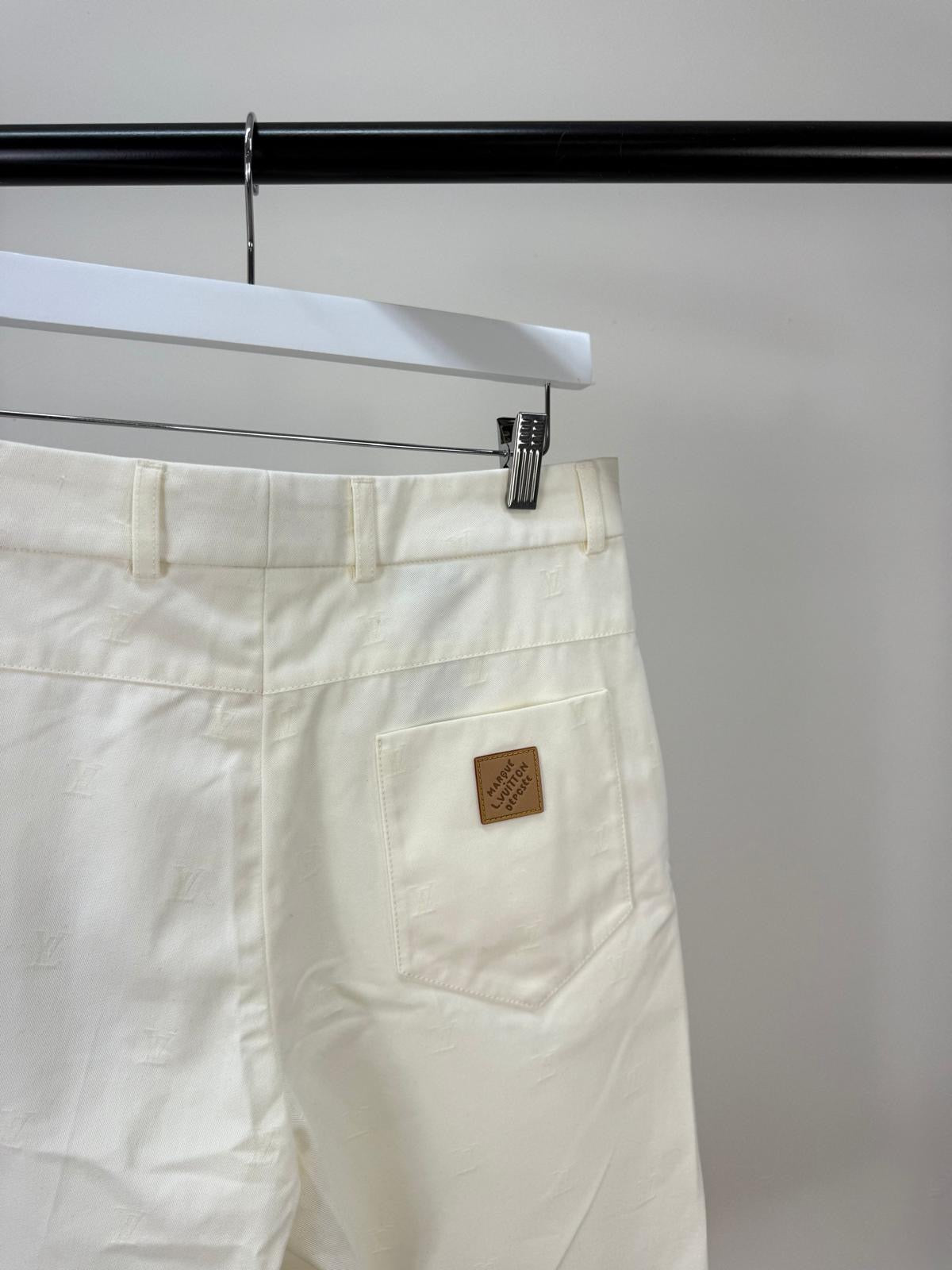 Louis Vuitton White LV Multi Logo Chino Shorts New in Tags - 46 UK XS