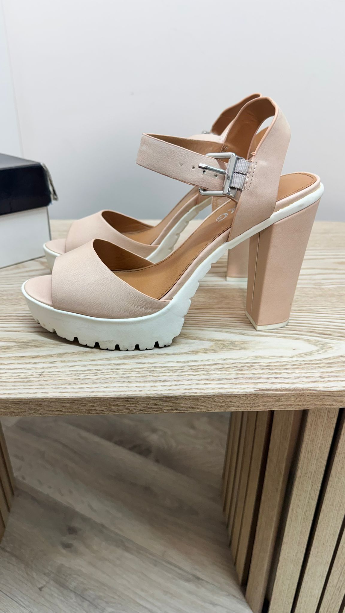 Kurt Geiger Panther Nude White Block Heels – EU 38 / UK 5