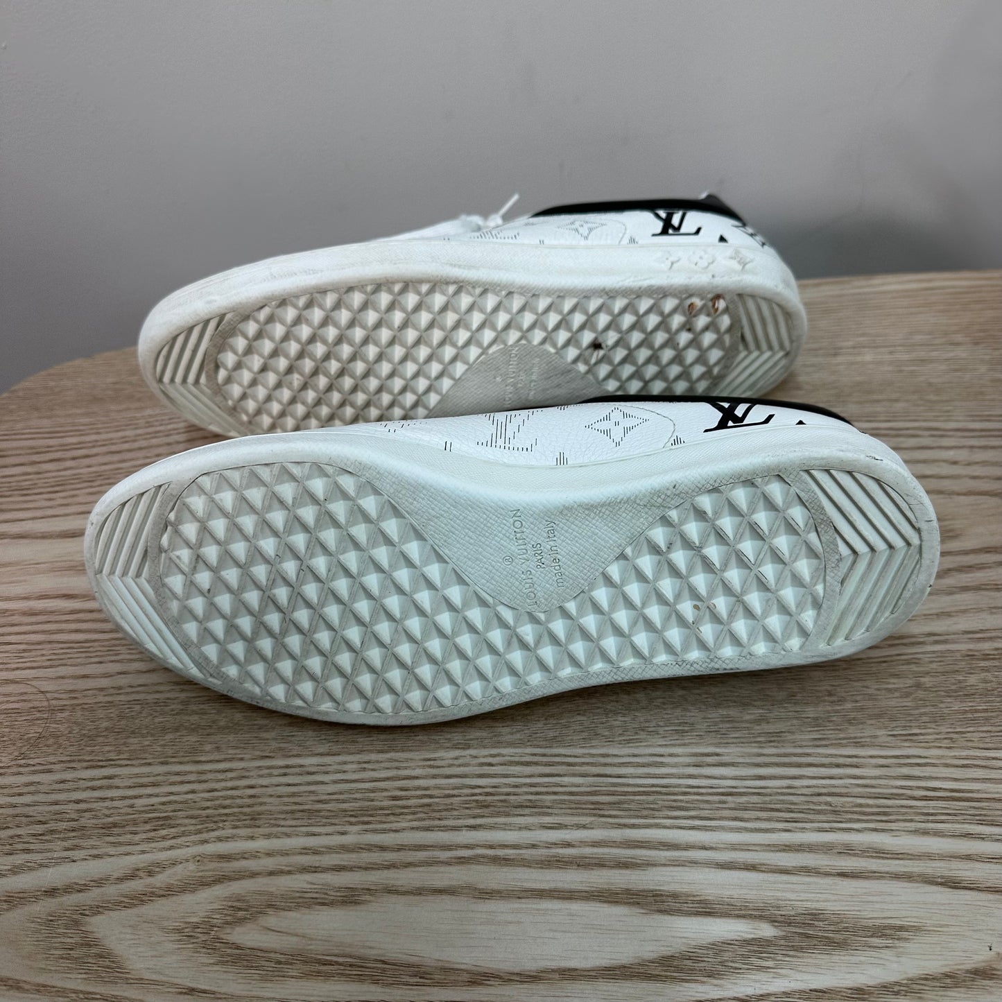 Louis Vuitton White Black Monogram Eclipse Trainers – UK 7.5