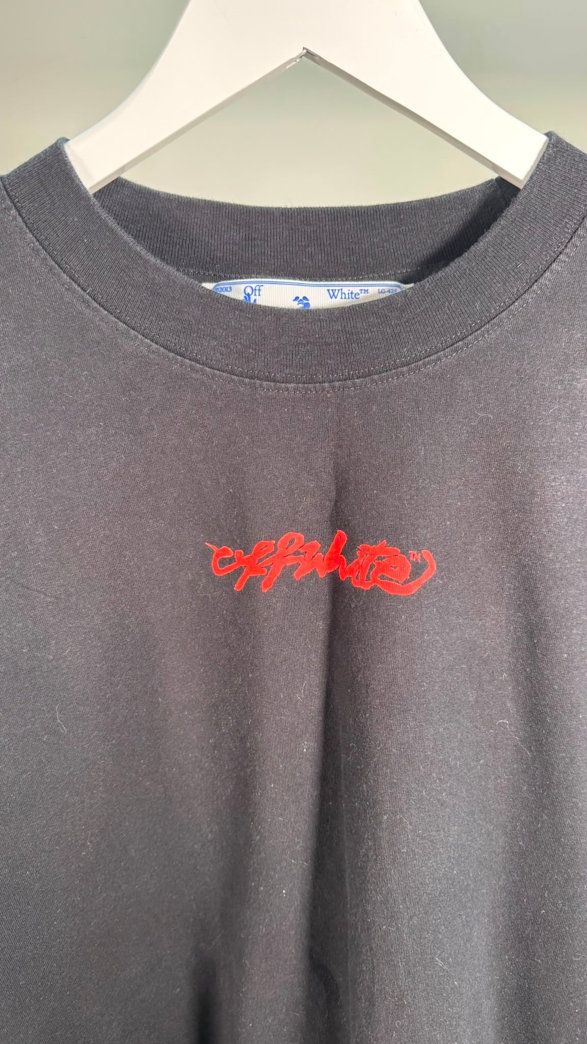 Off-White Black T-Shirt Red Arrow Back Print – Medium