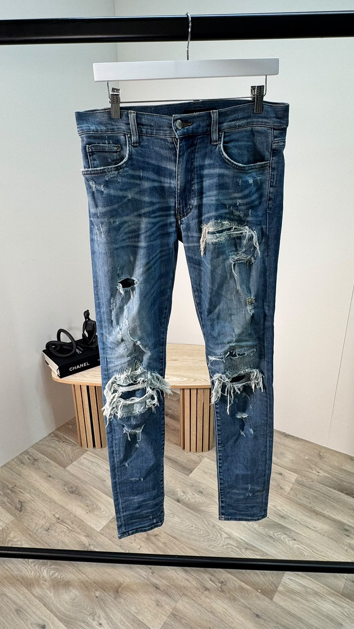 Amiri Blue Distressed Skinny Jeans – 32