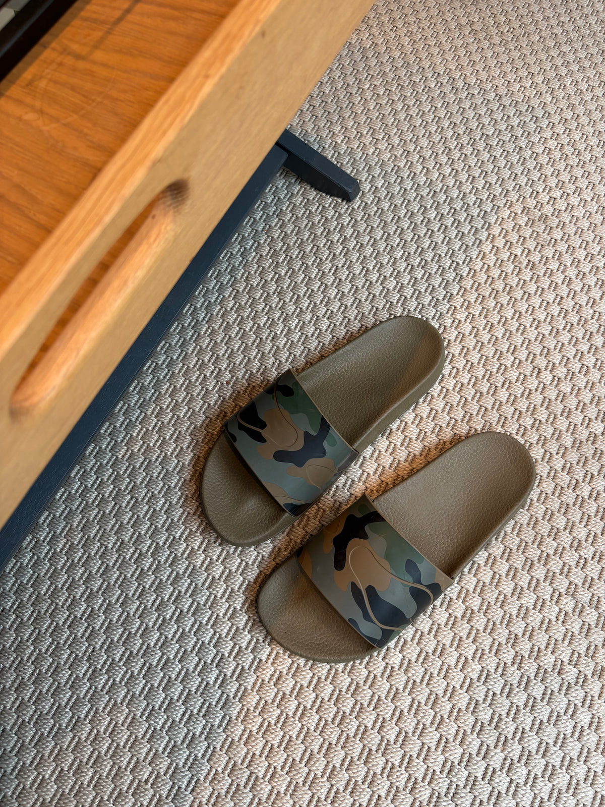 Valentino Khaki Green Camouflage-Print Rubber Slider Sandals – EU 43/UK9