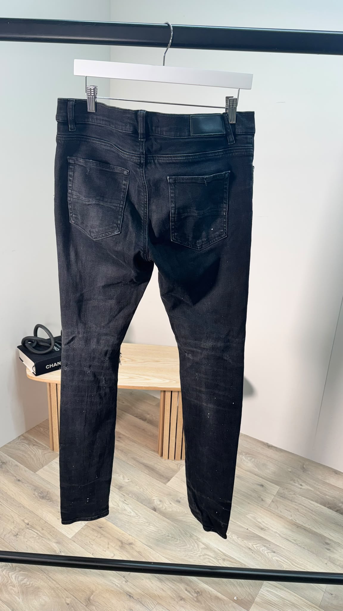 Amiri Black Paint Splatter Distressed Skinny Jeans – 33