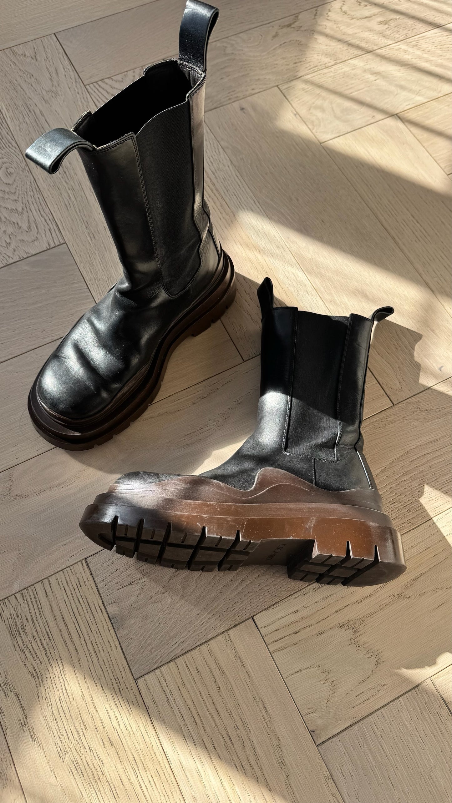 Bottega Veneta Black Tire Chelsea Boots – EU 39/Uk6