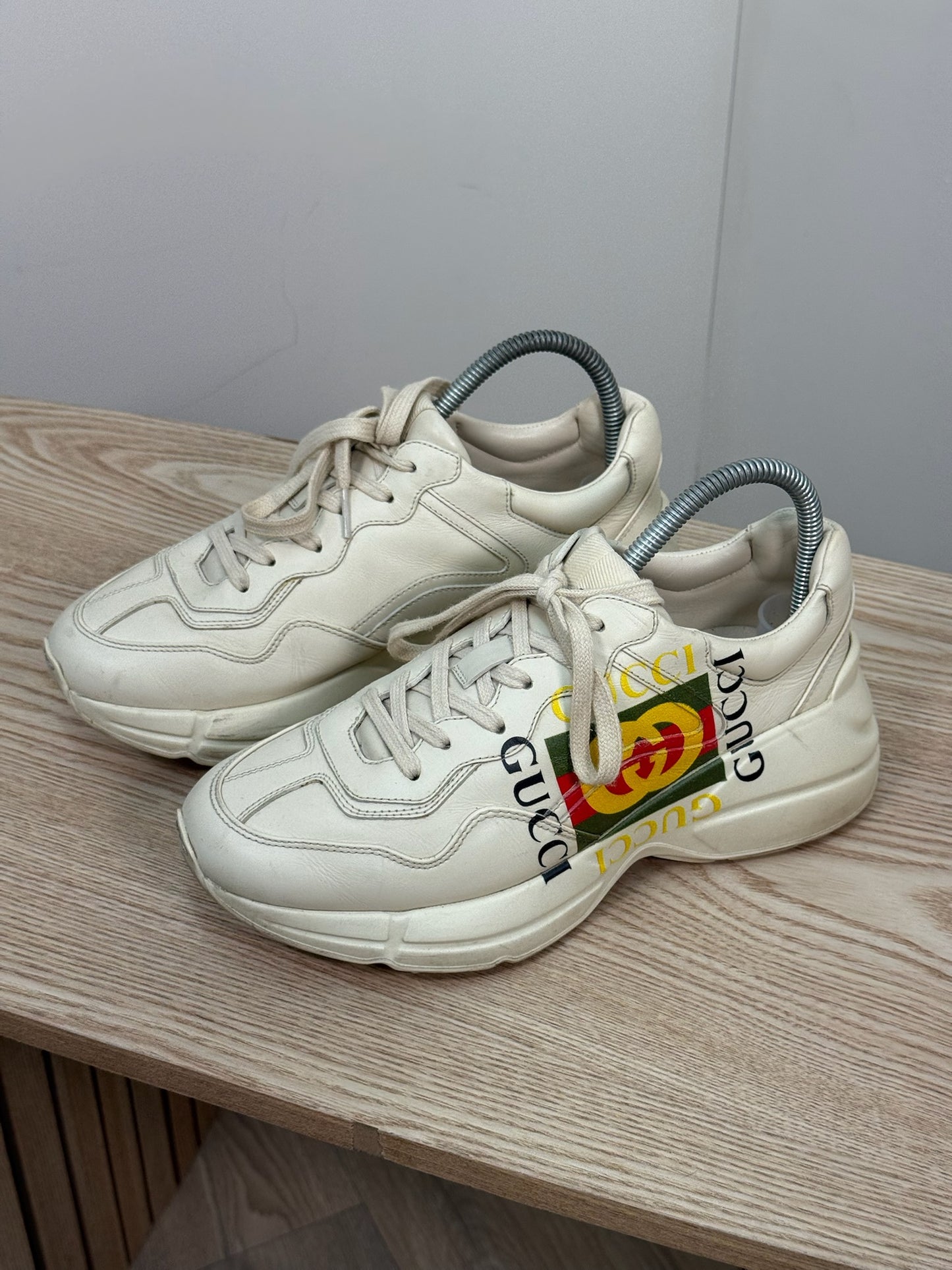 Gucci Cream Rhython Vintage Logo Trainers - UK 6
