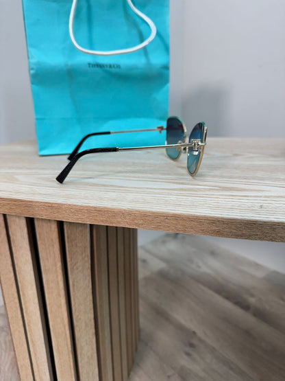 Tiffany & Co Pale Gold Metal With Grey Gradient Butterfly Lenses T Logo Sunglasses – 58mm Lens