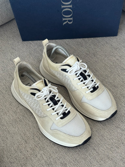 Dior White Oblique B25 Runner Trainers - UK8.5/42.5