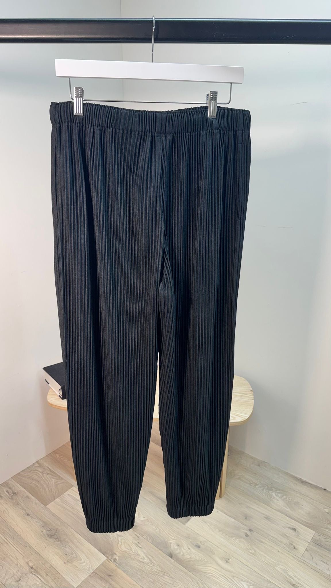 Homme Plissé Issey Miyake Black Monthly Colour Ribbed Trousers – Size 3