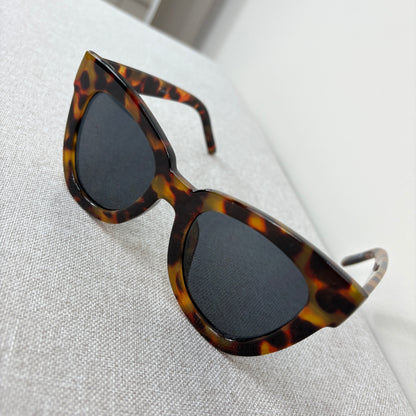 Boohoo Twin Pack Chunky Oversize Cateye Sunglass- Brand New